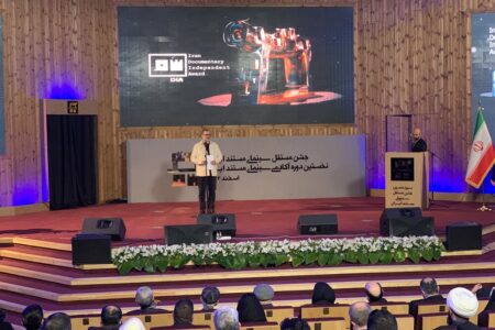 تقدیر از سعید پورصمیمی و معرفی برترین‌ها در شب مستندسازان