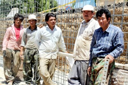 برخی اتباع بیگانه در ایران کارفرما شده‌اند/ جلوگیری از بیکار شدن نیروهای بومی