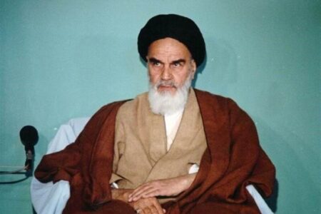 امام خمینی (ره) الگویی بی‌نظیر در رهبری دینی، مردمی و جهانی است