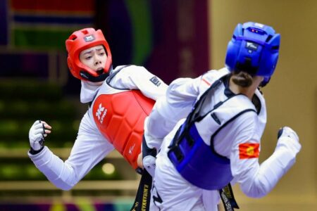 درگیری با مبینا نعمت زاده را تکذیب می کنم