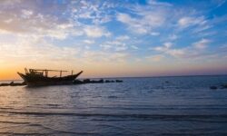 وزش باد و تلاطم دریا در آب‌های هرمزگان