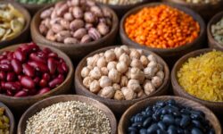 حبوبات محرم تامین است/ مطالبات ارزی همچنان بلاتکلیف