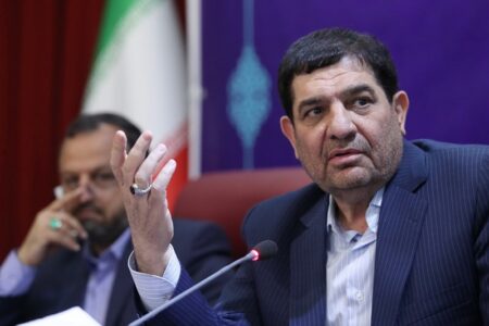 مخبر: فعالیت‌های صنعتی و اقتصادی دولت به بخش خصوصی واگذار می‌شود