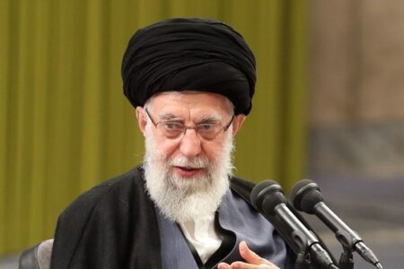 رهبر انقلاب: غربی‌ها از زن ایرانی کینه دارند و به دروغ خود را طرفدار حقوق زن معرفی می‌کنند