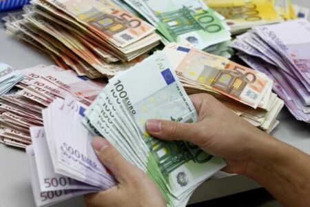 آخرین قیمت دلار، یورو و درهم در مرکز مبادله