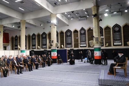 رهبر انقلاب خطاب به دولت: عمده تحریم‌ها برای گروگان‌‌گرفتن معیشت مردم است؛ باید در کنار مذاکرات، تحریم را خنثی کرد
