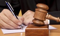 حکم جالب دو قاضی در بوشهر؛ به جای حبس، کتاب بخرید