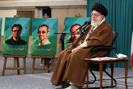 رهبر انقلاب: جنایت صهیونیست‌ها ادامه پیدا کند کسی نمی‌‎تواند جلوی مسلمانان و نیروهای مقاومت را بگیرد