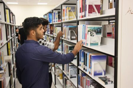 کتابخانه گردی بوشهری‌ها به مناسبت هفته کتاب و کتابخوانی