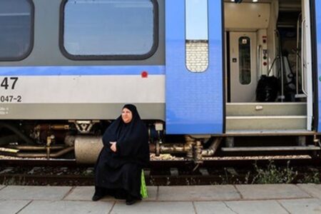 هم میهن: ما از قطار پیشرفت حرف می‌زنیم، کشورهای همسایه سوار ترن پرسرعت توسعه هستند