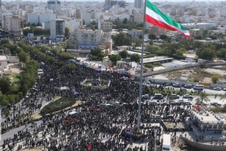 راهپیمایی ۲۲ بهمن در بوشهر/ طنین فریاد مرگ بر آمریکا از کنار خلیج‌ فارس