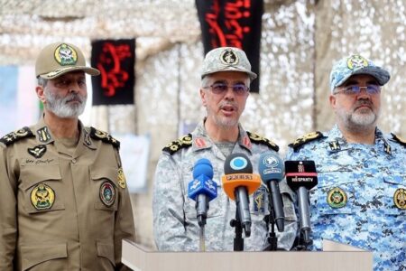 سرلشکر باقری: منافقان جهان اسلام سرنوشتی به مراتب بدتر از صهیونیستها خواهند داشت/نیروهای مسلح کوچکترین تهدید را کاملا جدی تلقی کنند