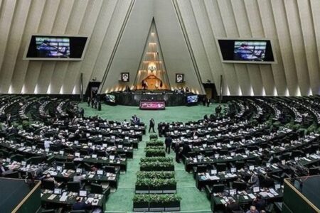 روزنامه اصولگرا: تندروی های مجلس بعدی نگران کننده است/ موضوع حجاب و فیلترینگ باید عبرت شود