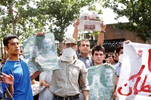 پشت پرده هدایت آشوبگران به سمت بیت رهبری در روز ۱۸ تیر/ ظریف برای چه کسی سیگنال می‌فرستد؟