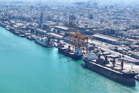 میزان تخلیه و بارگیری در بنادر استان به مرز ۶۰ میلیون تن رسید