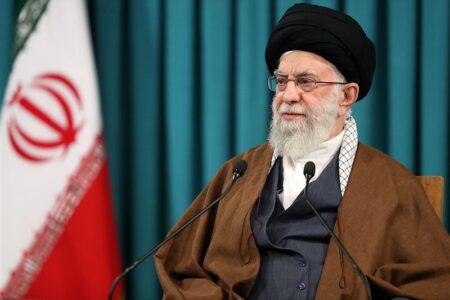 رهبر انقلاب: همه برای سلامت رئیس‌جمهور و همراهان ایشان دعا کنند