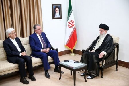 رهبر انقلاب به رئیس جمهور تاجیکستان: برای حفظ و گسترش زبان فارسی و جلوگیری از انزوای آن همکاری بیشتری انجام شود