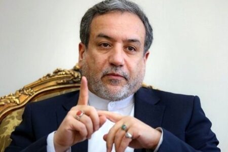 عراقچی: در وضعیت هشدار به سر می‌بریم / همه به خطر بروز یک جنگ تمام عیار در منطقه معترف هستند / هر لحظه هر احتمالی ممکن است