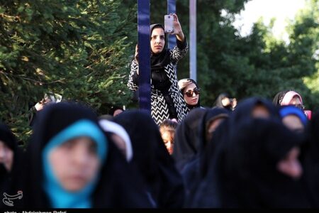 کیهان: رئیس جمهور را برای ابلاغ نکردن قانون حجاب، تحت فشار قرار داده اند