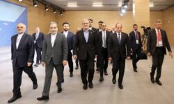 عراقچی: خورشید در حال طلوع از شرق است و حقیقتا در حال غروب در غرب