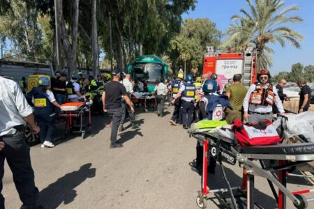 نخستین تصاویر از زیرگرفتن سربازان صهیونیستی + ویدئو | زخمی شدن ۴۰ نفر در نزدیکی مقر موساد