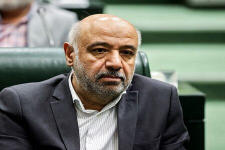 وزیر کار: استخدامی‌های بی‌ضابطه برخی پتروشیمی‌ ها را با مشکل مواجه کرد؛ نمی توانند حقوق پرسنل خود را بدهند