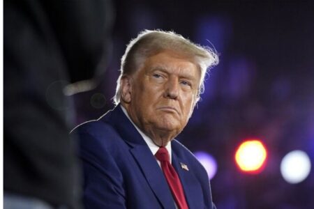 اراجیف مضحک و خنده دار مردک  دیوانه آمریکایی : یا توافق می‌کنید یا بمباران می‌شوید!