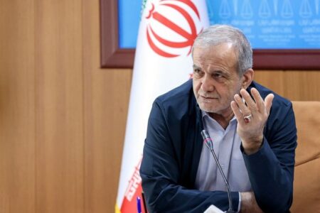 پزشکیان: هرکس ارز ۲۸۵۰۰ تومانی می‌‌گیرد حتما رانت می‌گیرد