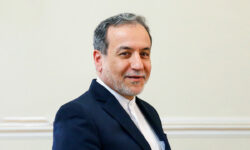 تیم ایران برای مذاکره با آمریکا عازم شد