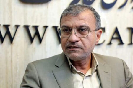 آتش در بندر شهید رجایی هنوز کامل خاموش نشده است/ برخی از اجساد کاملاً پودر شدند/ خانواده‌ کارگران بی‌شناسنامه هنوز نمی‌دانند چه اتفاقی افتاده است/ داخل کانتینرها کود شیمیایی بود