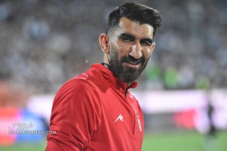 حمله به سیستم آموزشی دانشگاه آزاد/ فردی مثل بیرانوند که سواد درستی ندارد با پول در این دانشگاه دانشجوی دکتری می‌شود