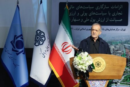هشدار پزشکیان درباره دامن زدن به اختلافات | مخالفان توافق و مذاکره چه کسانی هستند؟ | مذاکره راه رونق اقتصاد را هموار می‌کند