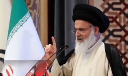 حسینی بوشهری: اعتماد به دشمن عهد شکن خطایی راهبردی است