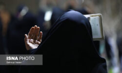 مراسم حاجت‌خواهی‌ ناشناسِ زنان کرمانی با آیین «کلیدزنی»