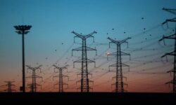 برق در آمریکا با تعرفه‌های ترامپ علیه کانادا گران می‌شود