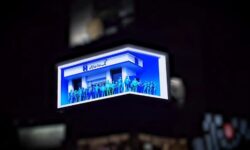 اکران نخستین تبلیغ محیطی سهبعدی کشور توسط بانک صادرات ایران در میدان تجریش تهران