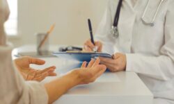 آزمایشی جدید برای پیش‌بینی عوارض جانبی خطرناک درمان سرطان