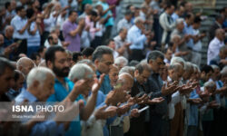 بازگشایی درب های مصلی به روی نمازگزاران برای اقامه نماز عید فطر