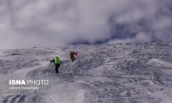 وزش باد شدید و رگبار در ارتفاعات کشور/ از کوهنوردی خودداری کنید