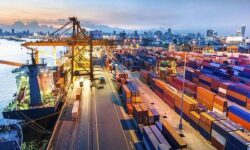 چشم‌انداز تولید و صادرات سال ۱۴۰۴/ شرط تداوم رشد صادرات چیست؟