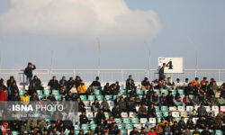 تلاش برای کسب قهرمانی و فرار از سقوط هم‌چنان ادامه دارد