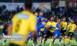 بازی استقلال با چاقوی دو لبه