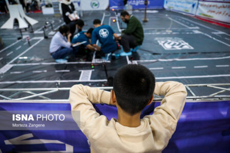 نمایش قدرت نوآوری در ربوکاپ ۱۴۰۴؛ از ردیابی نگاه برای کشف اوتیسم تا نجات سواحل شمال با ربات زباله جمع کن