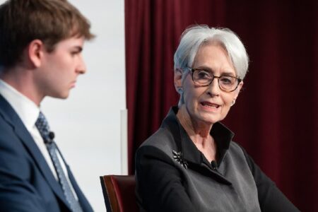 شرمن: ترامپ می‌تواند امتیازاتی به ایران بدهد که در دوران ما ممکن نبود