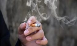 عادی‌انگاری دخانیات در شبکه نمایش خانگی/ درخواست ورود شورای عالی انقلاب فرهنگی