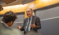 رمز و راز مواضع ضدونقیض آمریکا درباره ایران