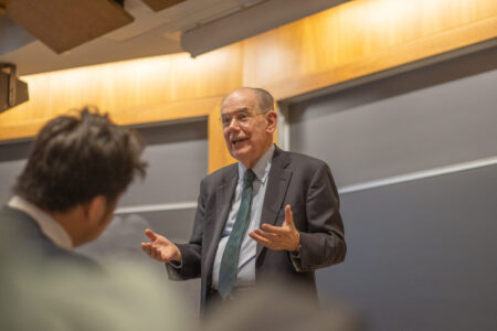 رمز و راز مواضع ضدونقیض آمریکا درباره ایران