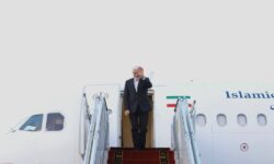 عارف عازم تاجیکستان شد/توسعه روابط تهران-دوشنبه جزو اولویت‌های سیاست خارجی ایران است