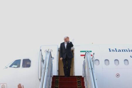 عارف عازم تاجیکستان شد/توسعه روابط تهران-دوشنبه جزو اولویت‌های سیاست خارجی ایران است