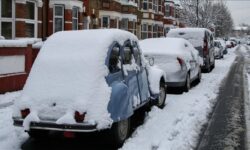 تعطیلی مدارس و قطعی برق در پی بارش سنگین برف در بریتانیا